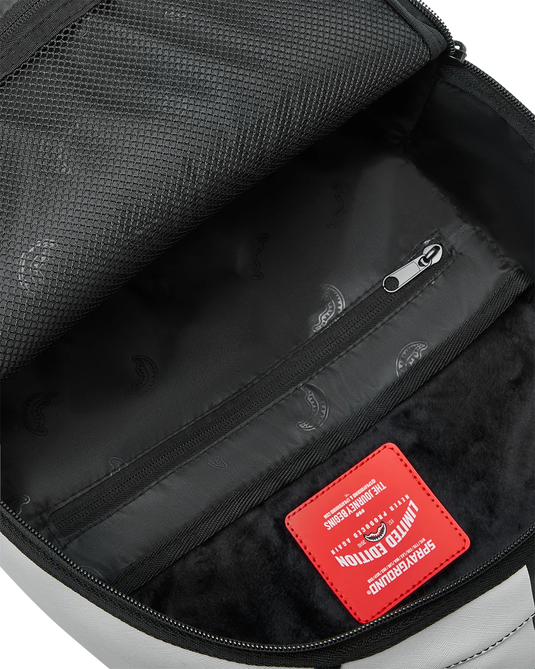 SHARK CENTRAL SPLIT BACKPACK BLK/WHT (DLXV)