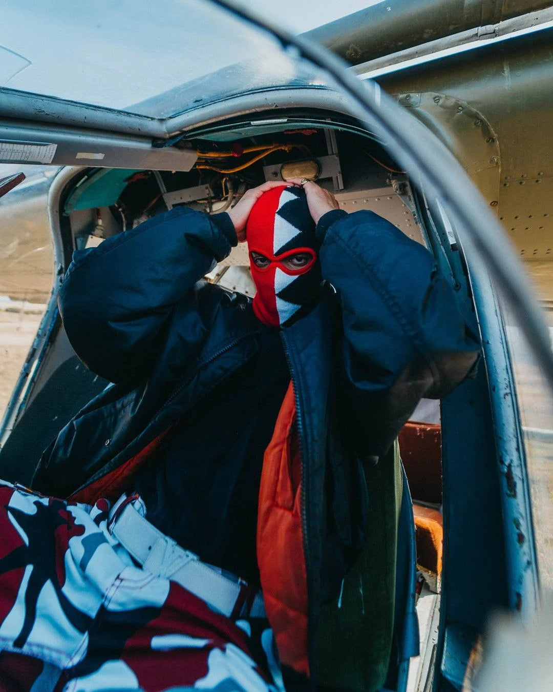 VERTICAL SHARK SKI MASK