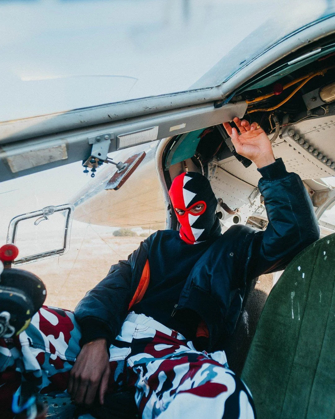 VERTICAL SHARK SKI MASK