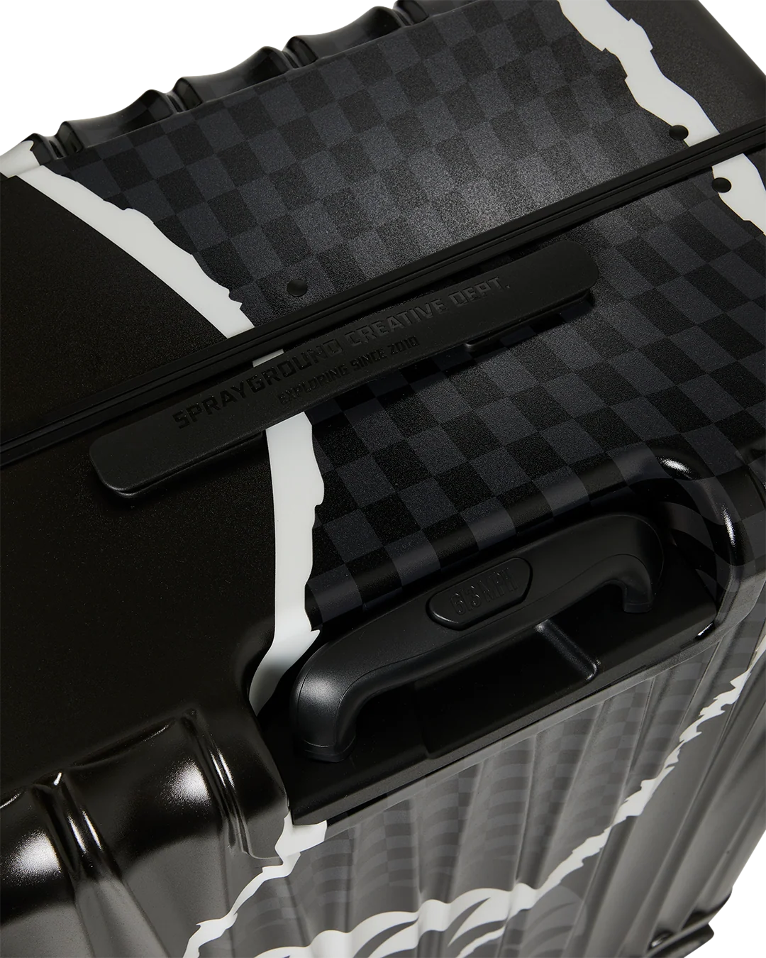 SHARK SLASH FULL-SIZE LUGGAGE
