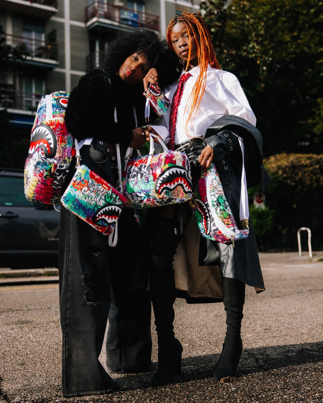 LE MONDE DES GRAFFITIS CROSSOVER CLUTCH