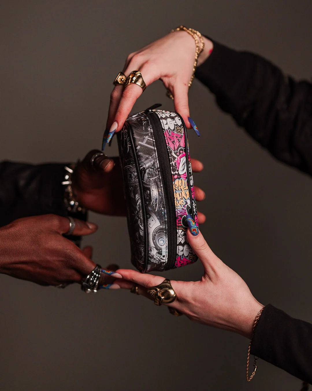 NEW CITY ANDROID POUCH
