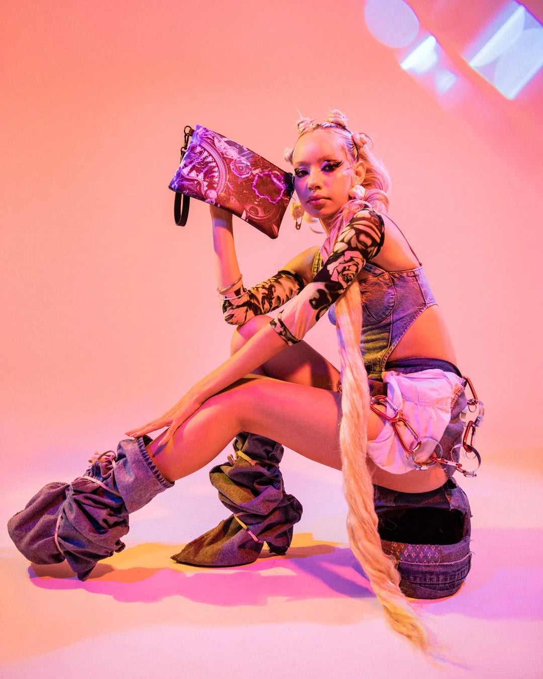 THE UNDERCURRENT CROSS-OVER CLUTCH