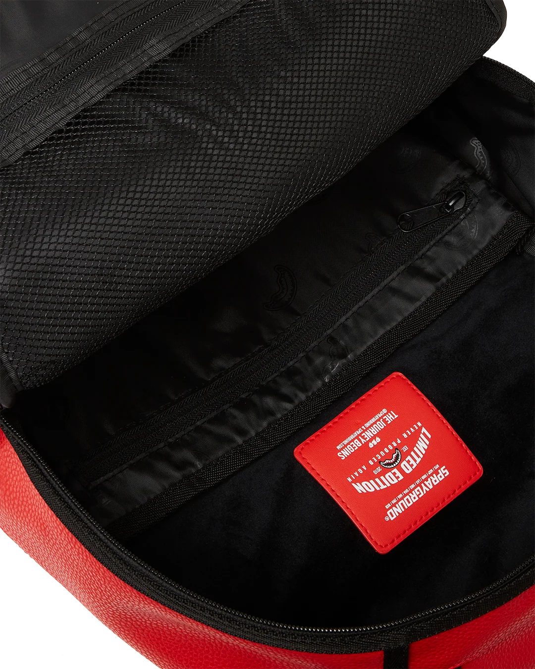 SHARK CENTRAL EMBOSSED DRIP DLXSV BACKPACK