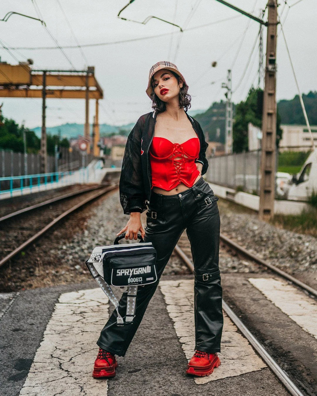 SWERVE CARGO CROSSBODY
