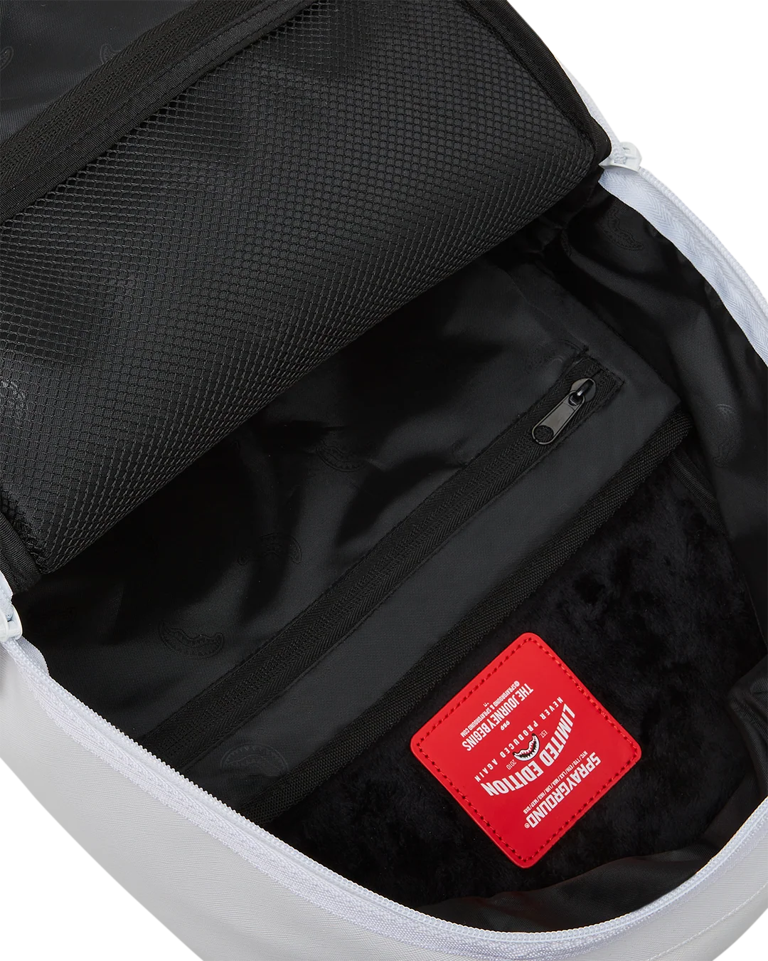 SHARK CENTRAL (WHT) BACKPACK (DLXV)