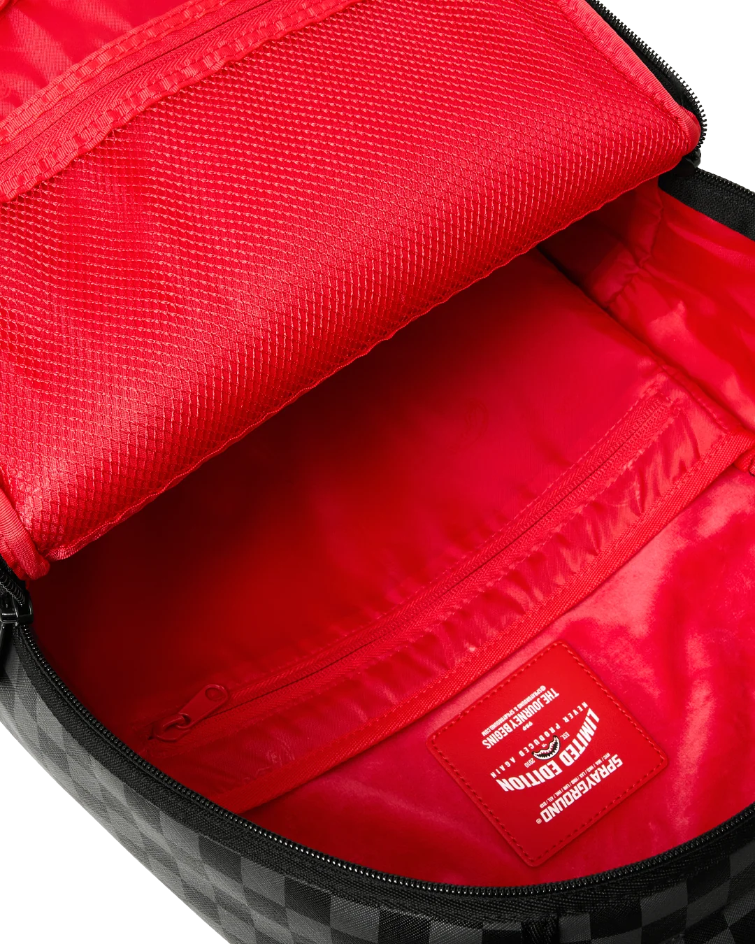 LOONEY TUNES OFFICIAL COLLAB - RUMBLE IN THE SHARK BACKPACK