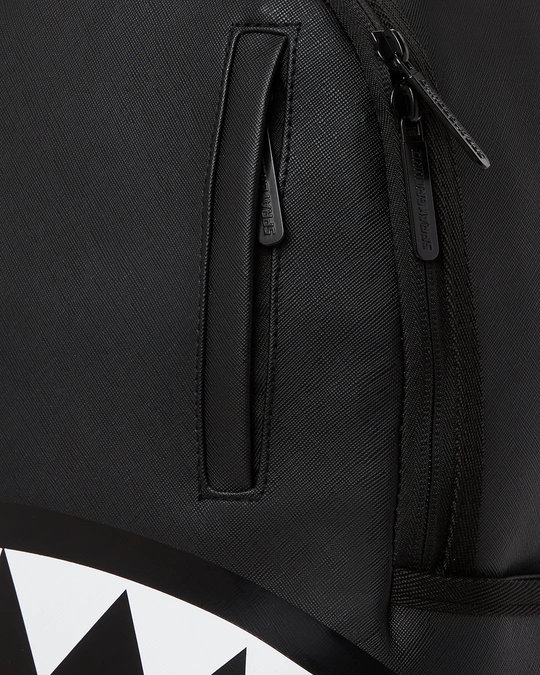 SHARK CENTRAL (BLACK) (DLXV)