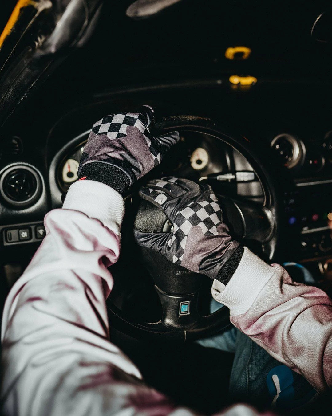 3AM NEVER SLEEP GLOVES